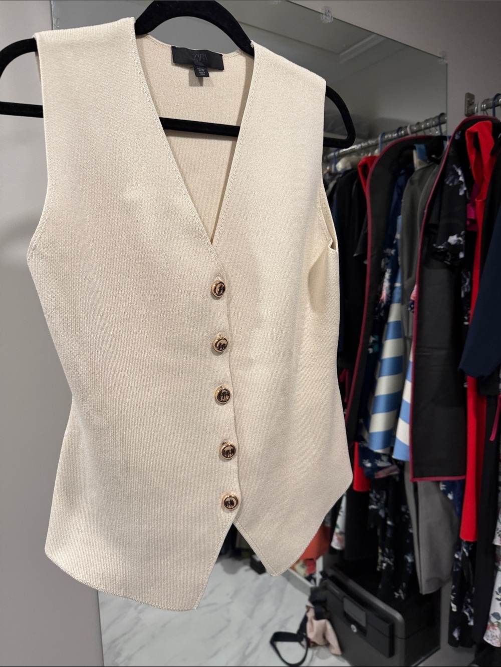 Zara Cream Sleeveless Button-Front V-Neck Top